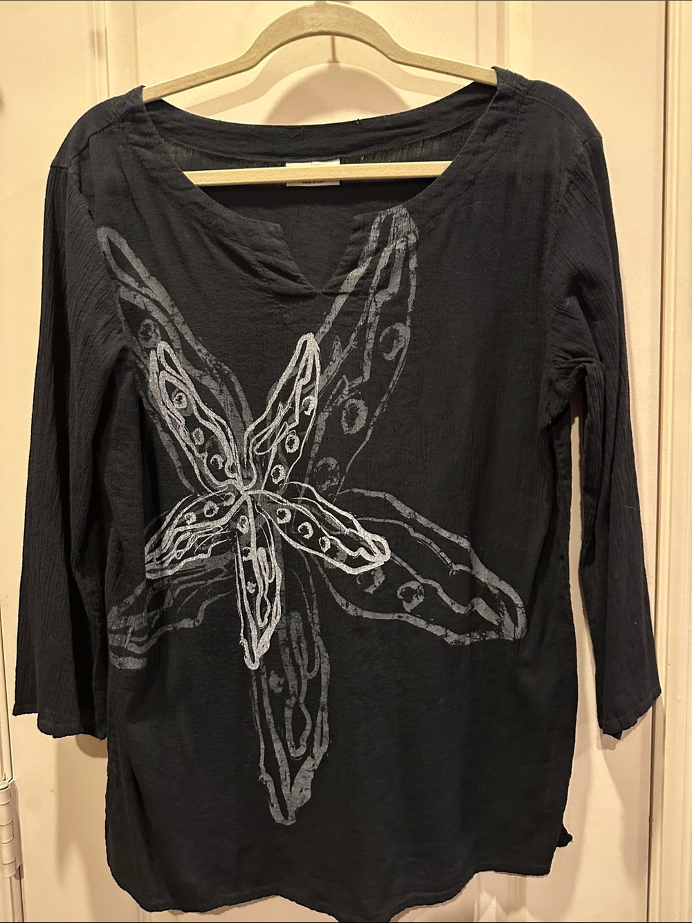 Black Long-Sleeve Starfish Graphic Top